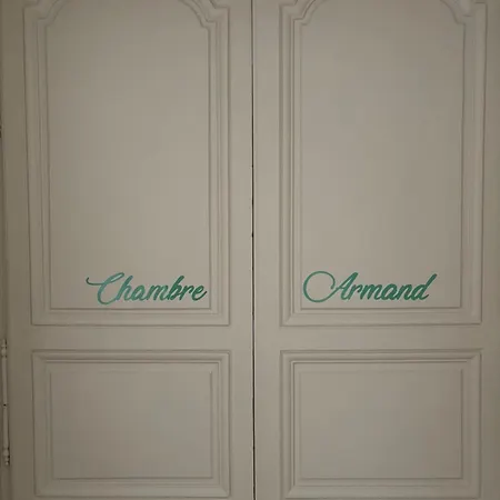 La Parenthese Flechoise, Armand