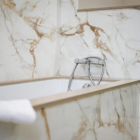 La Parenthese Flechoise, Armand Guest house 3*