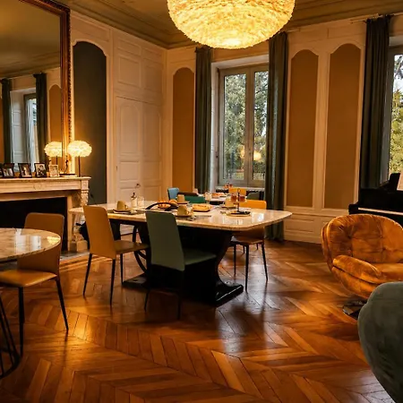 La Parenthese Flechoise, Armand Guest house