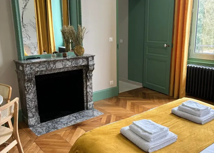 La Parenthese Flechoise, Armand 招待所 3*